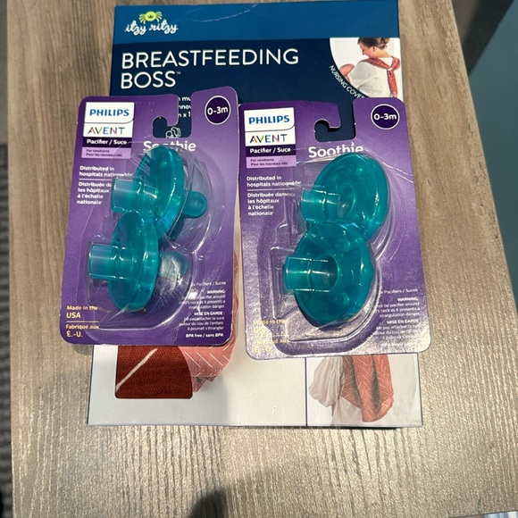 Itzy Ritzy Breastfeeding Boss (Multi Use Blanket and nursing cover) + Soothies - Picture 6 of 8